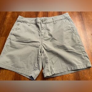 St. John's Bay Green Women's Short Pale Army Green Size 6